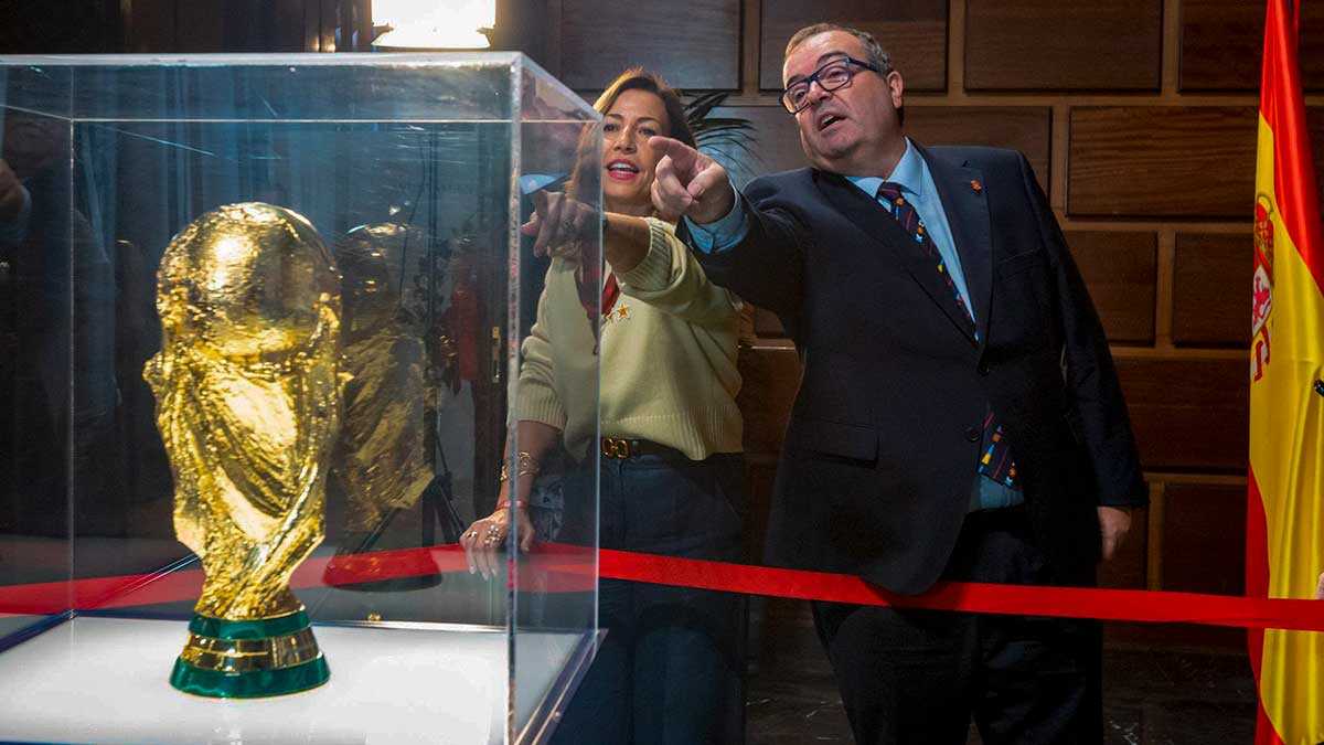 Der WM-Pokal ist in Zaragoza: krönender Abschluss der Pilar-Feste