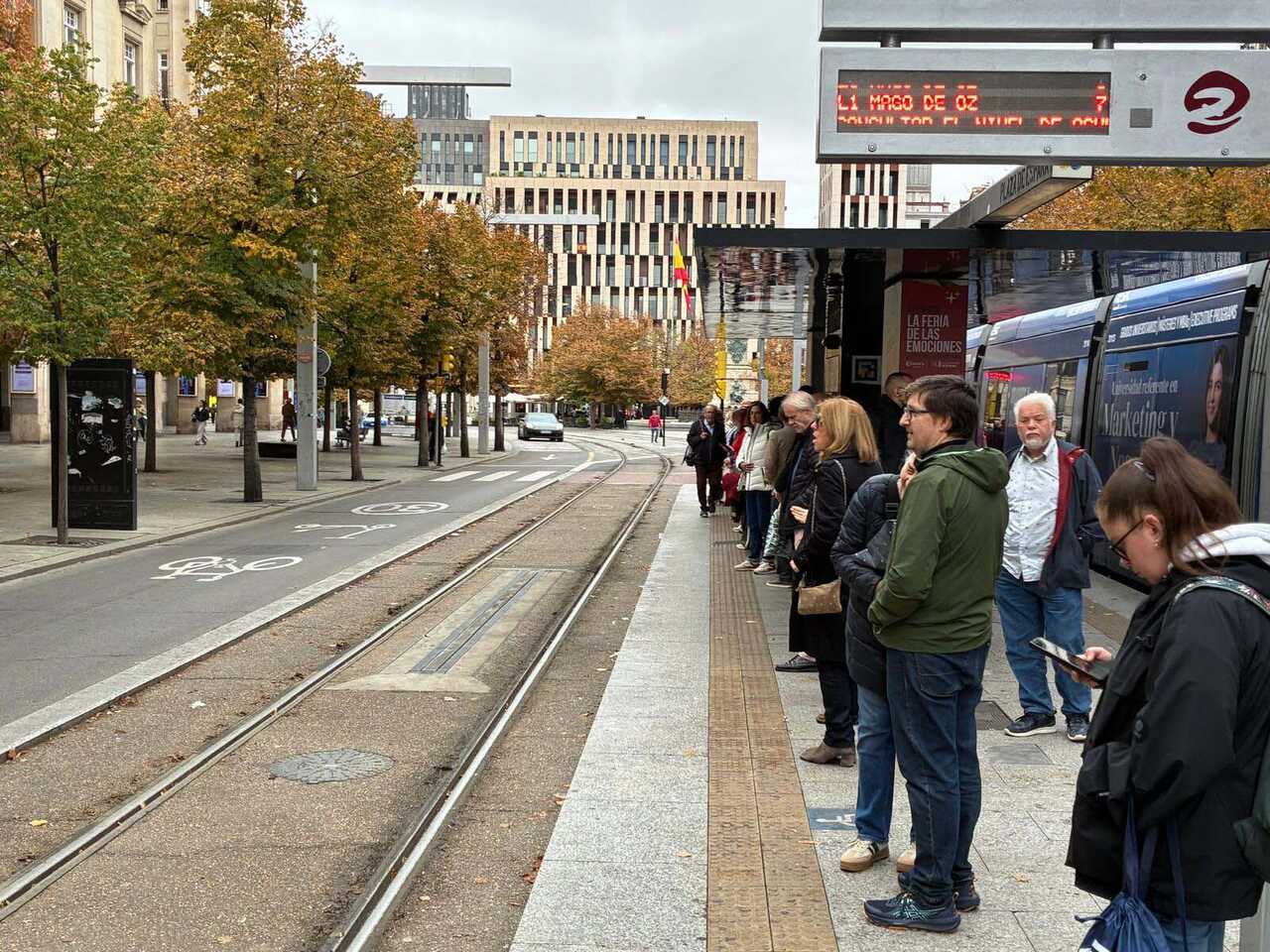 Die Straßenbahn von Zaragoza startet den Streik mit wenigen Beeinträchtigungen und punktuellen Wartezeiten von bis zu 14 Minuten