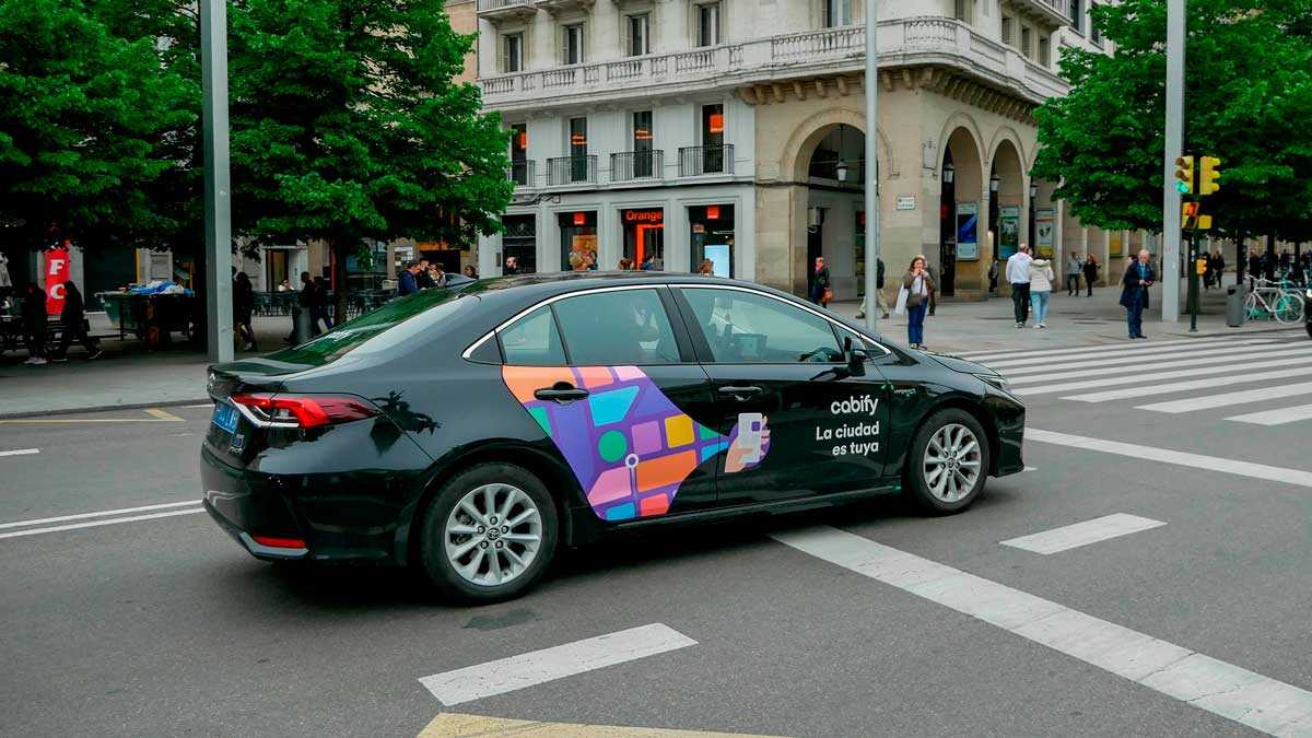Zaragoza verhängt 423 Bußgelder gegen VTC – meist wegen fehlender Lizenz