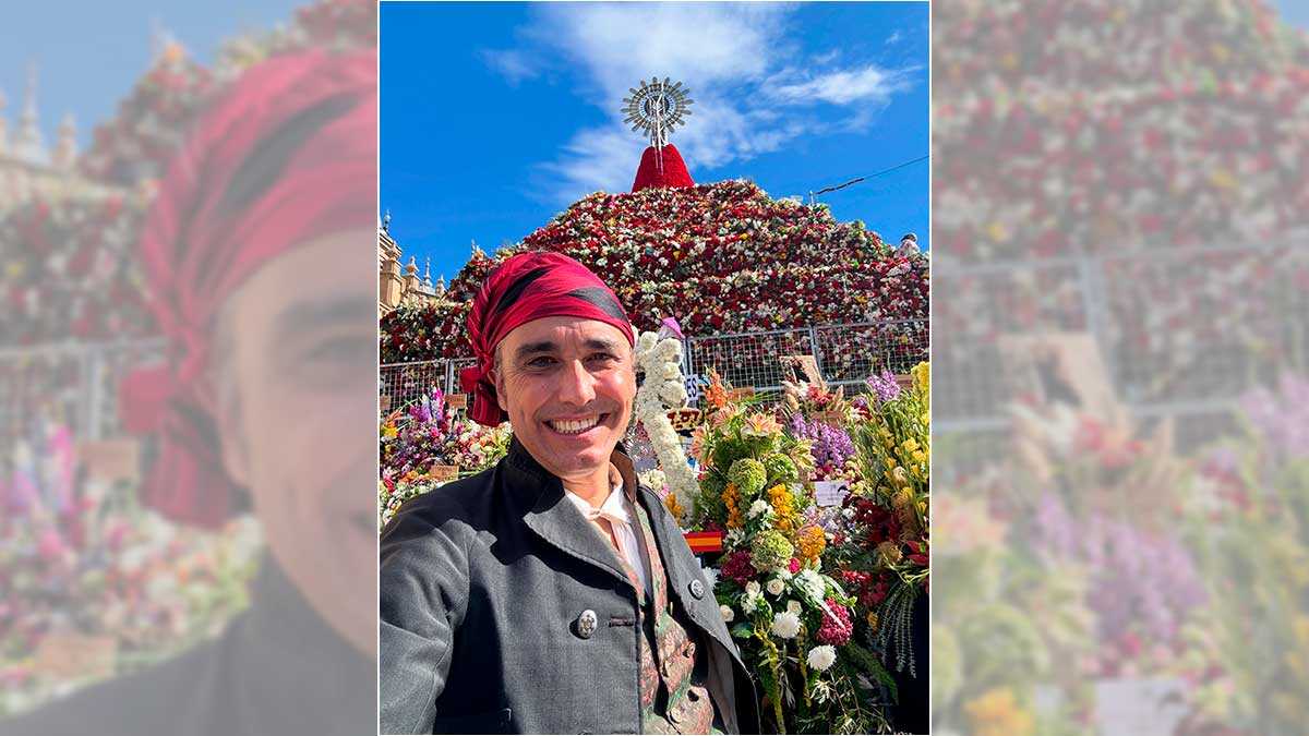 Schauspieler Canco Rodríguez zeigt seine Verbundenheit mit Zaragoza nach der Ofrenda del Pilar in Baturro-Tracht