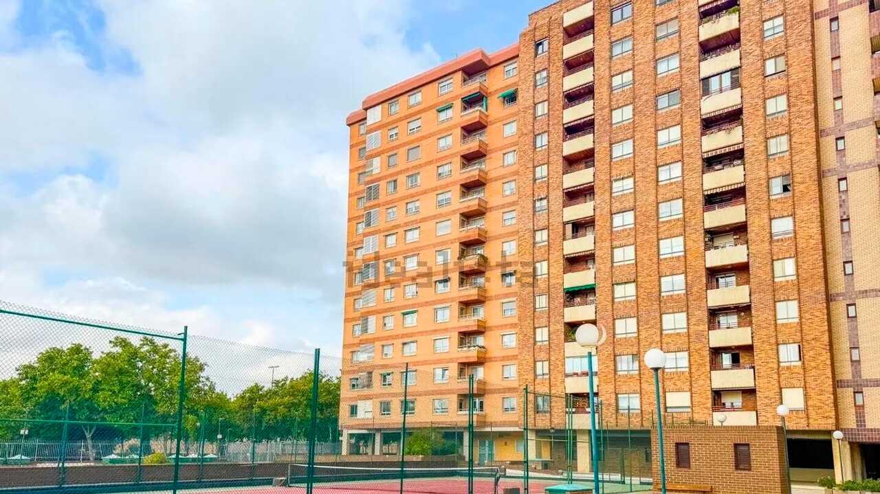 Die exklusive Wohnung in Zaragoza im neunten Stock für 427.000 Euro
