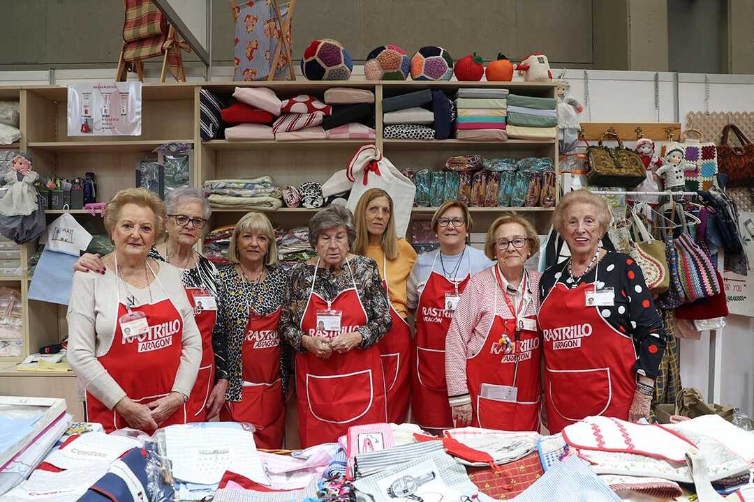 Neue Stände mit iberischen Spezialitäten, Jotas und Solidarität: Der Rastrillo Aragón kehrt mit Kleidung, Spielzeug und Büchern in die Multiusos zurück