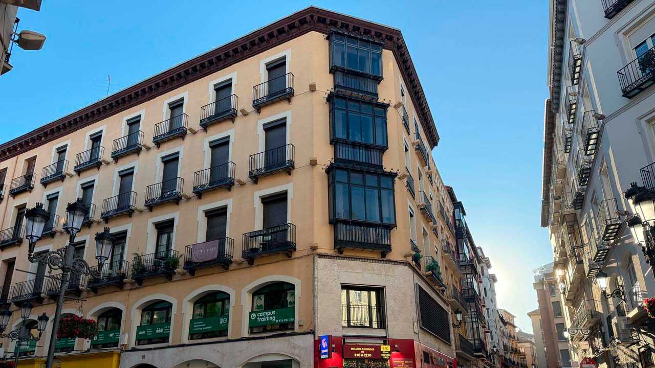Historisches Gebäude im Zentrum von Zaragoza sucht Käufer für 12 Millionen Euro: 12 Wohnungen und drei Geschäftslokale