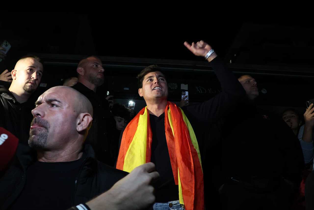 Vito Quiles in Zaragoza: „Am 29. werden wir die Urnen zum Platzen bringen, um diesen Verräter und Zuhälter loszuwerden“