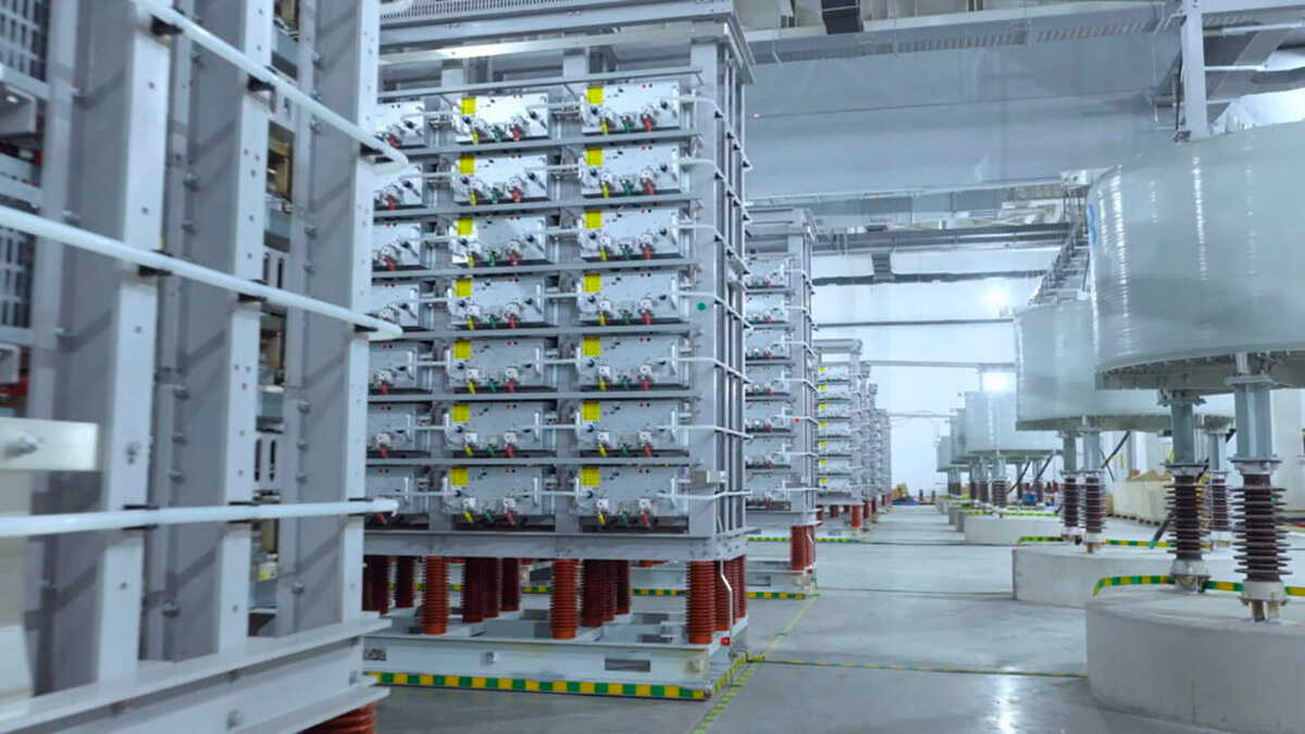Die ersten lokalen Mitarbeiter der Gigafabrik in Figueruelas sind bereits zur Ausbildung in China