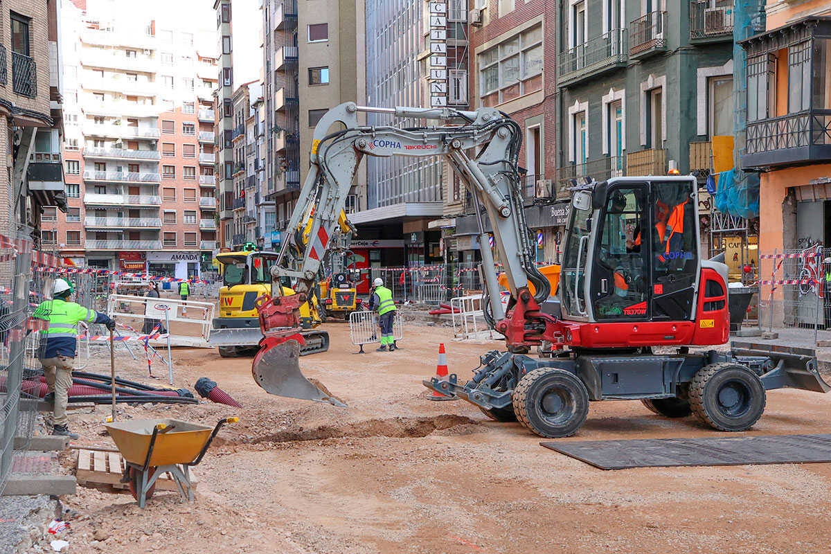 Arbeiten am Coso in Saragossa erreichen mit Aushub und Verfüllung der neuen Fahrbahn intensivste Phase