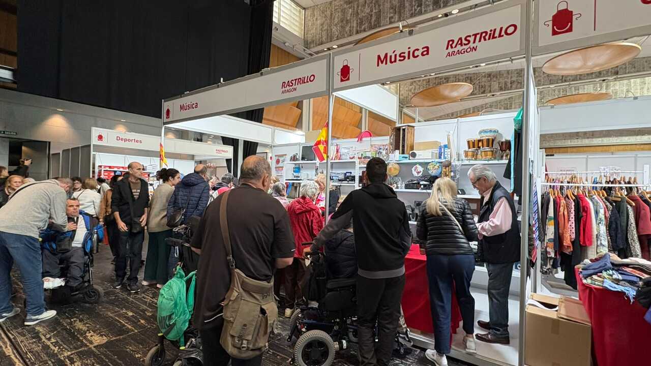 Der Rastrillo Aragón füllt sich mit solidarischen Menschen: „Ich finde immer etwas Interessantes und Günstiges für zu Hause“