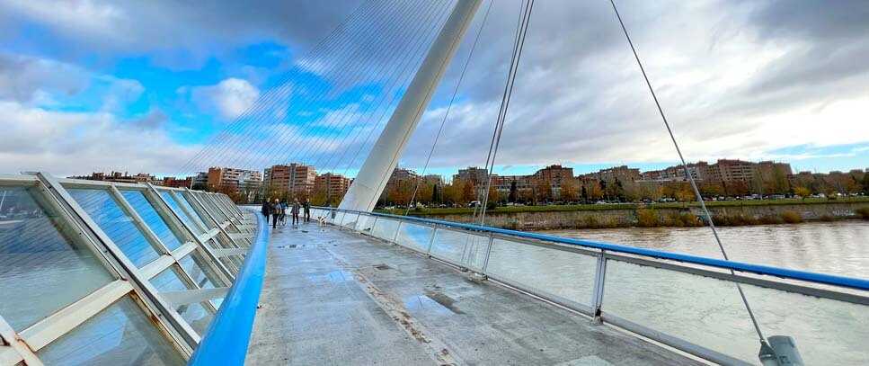 Zaragoza untersucht die Abspannseile der Pasarela del Voluntariado: Wann die Querung gesperrt ist