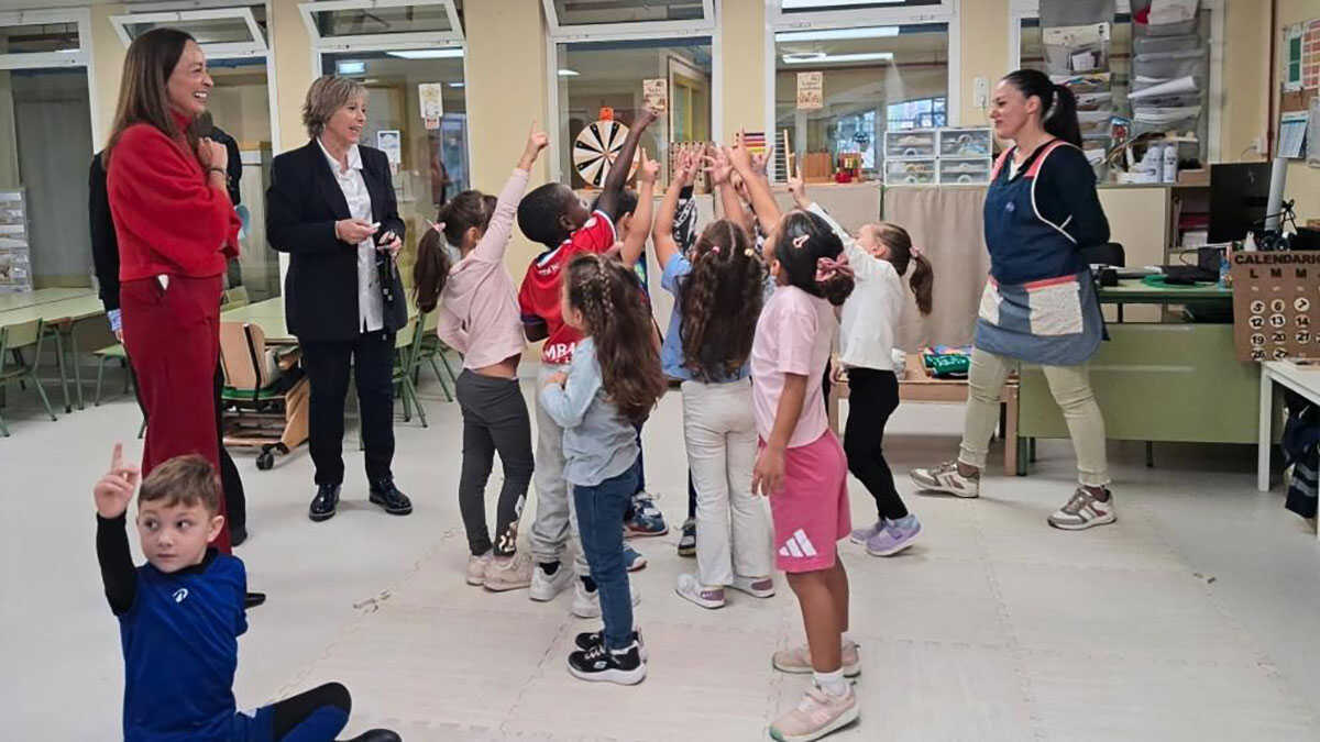 CEIP Hermanos Marx installiert Ventilatoren in den Klassenräumen, doch Bereiche bleiben ohne Klimatisierung