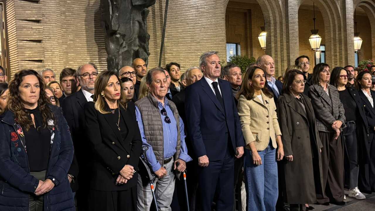 Schweigeminute in Zaragoza für die Opfer des Zugunglücks in Toledo