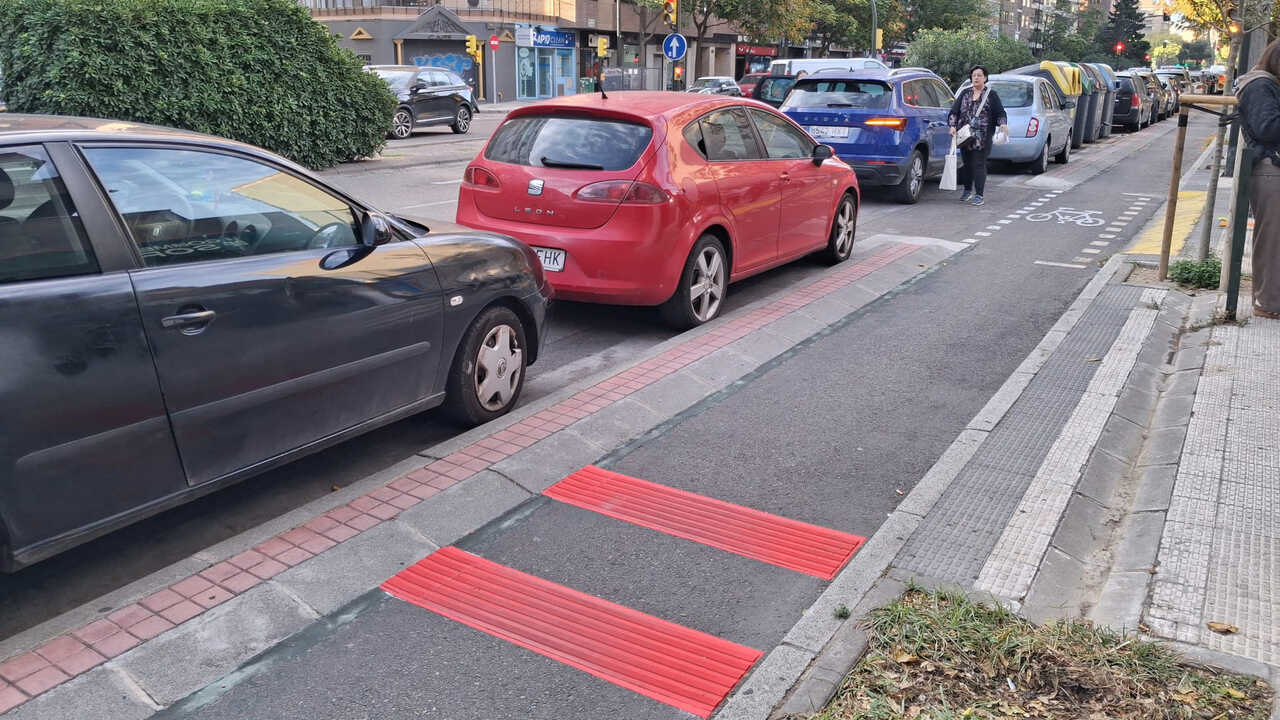 Neuheit für Radfahrer in Zaragoza: So funktioniert die neue spezielle Bremsschwelle für Fahrräder und VMP