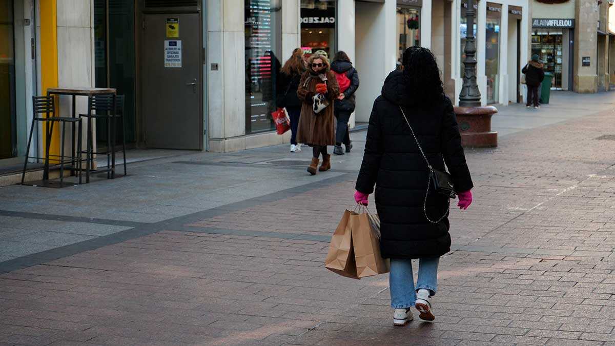 Aragoniens Handel behauptet sich: Verkäufe steigen, während Spanien rote Zahlen schreibt