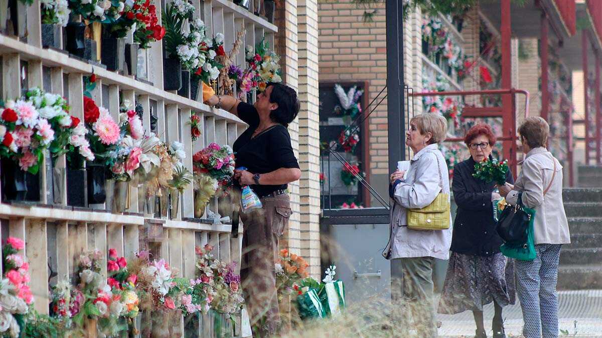 Familienerinnerungen erfüllen Torrero: „Wir bringen Blumen für die Großeltern und eine unverheiratete Tante“