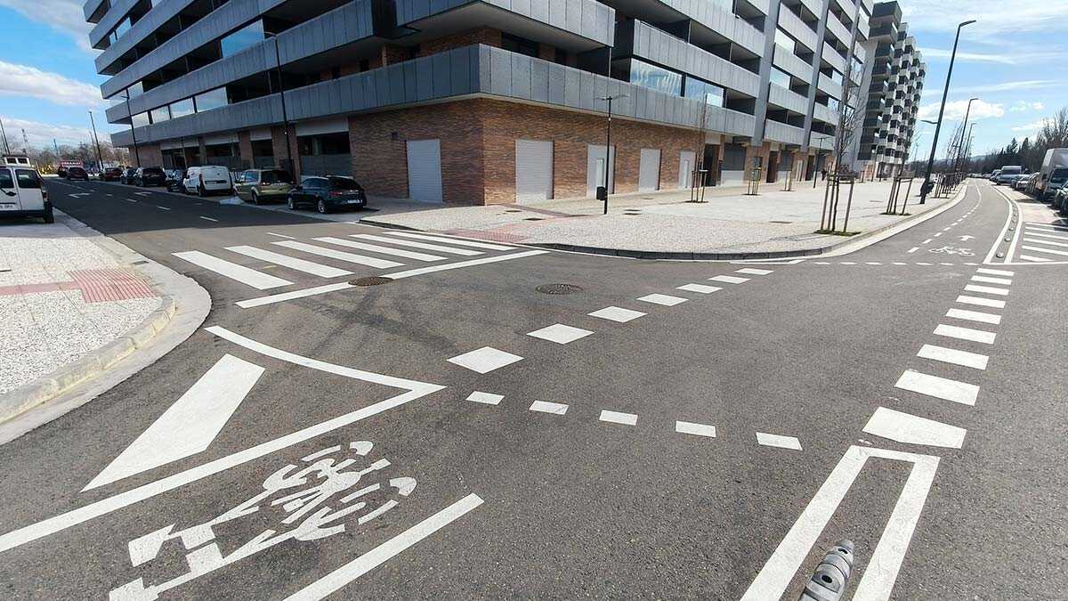 Darf ich mit dem Fahrrad über einen Zebrastreifen fahren? Es kommt darauf an – sonst drohen 200 Euro Bußgeld